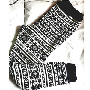 HUE Sweater Leggings Size M/L